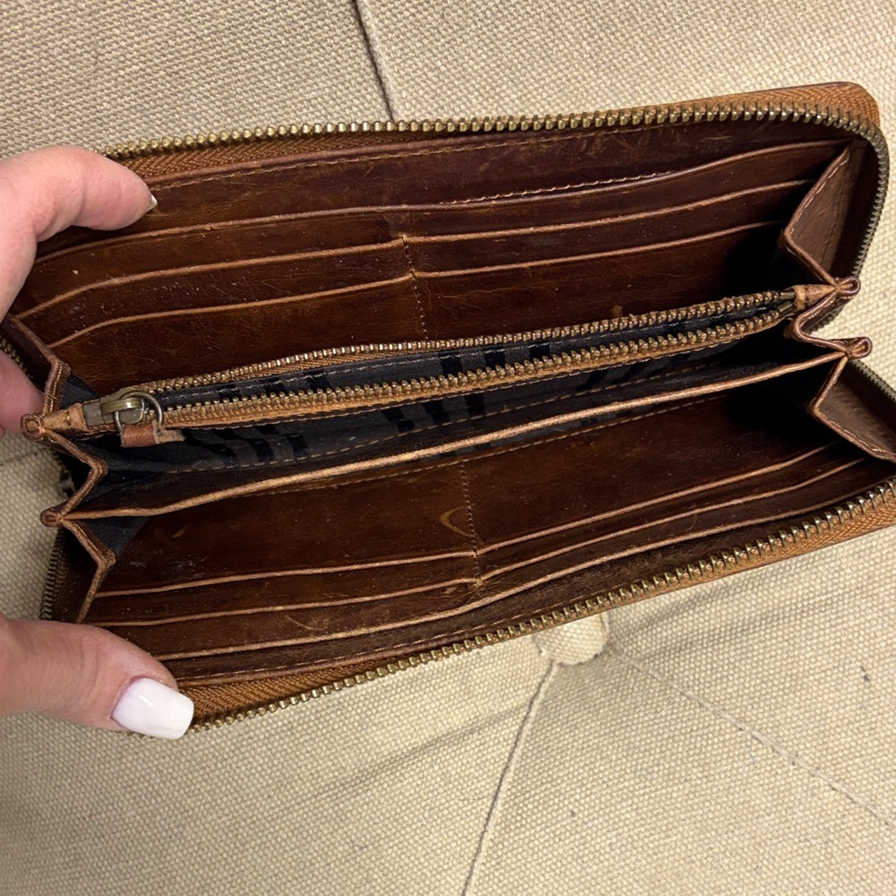 Frye Tan Leather Women’s Wallet - Picture 3 of 4